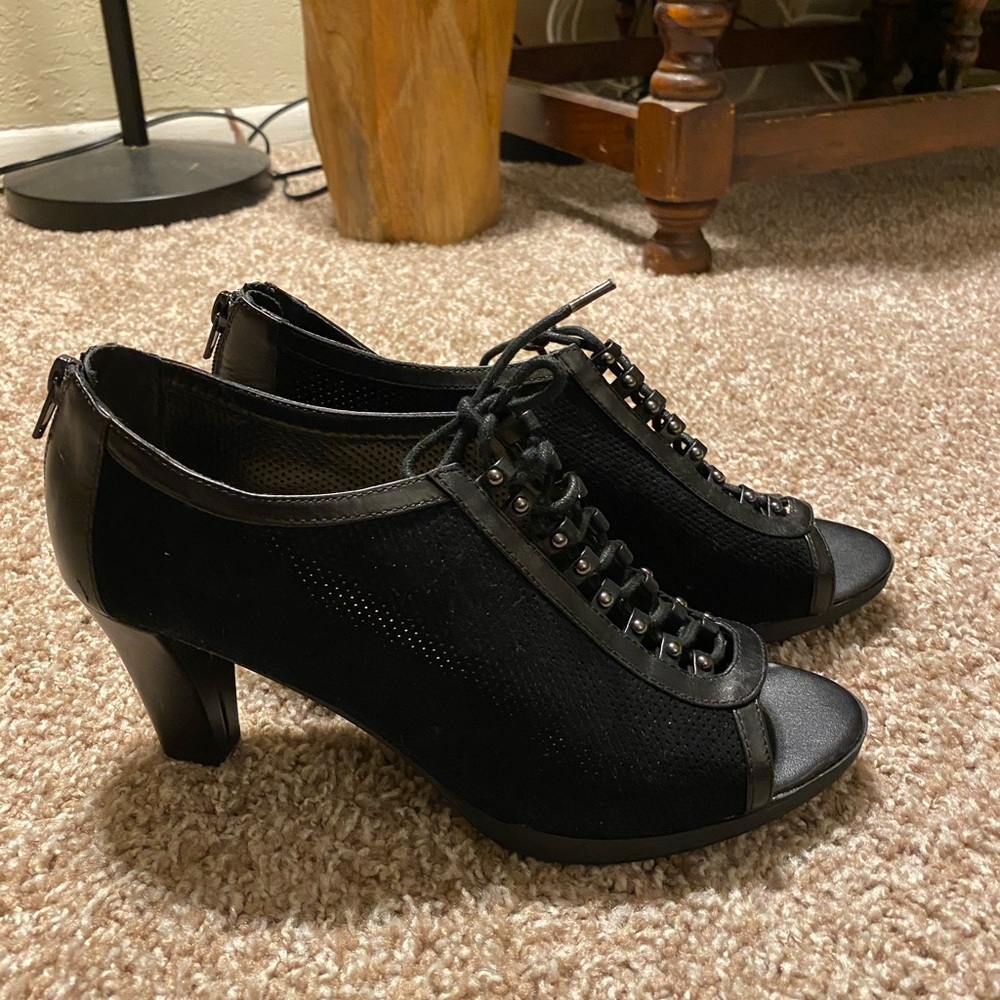 Belle-Vita black laced heels size 8.5
